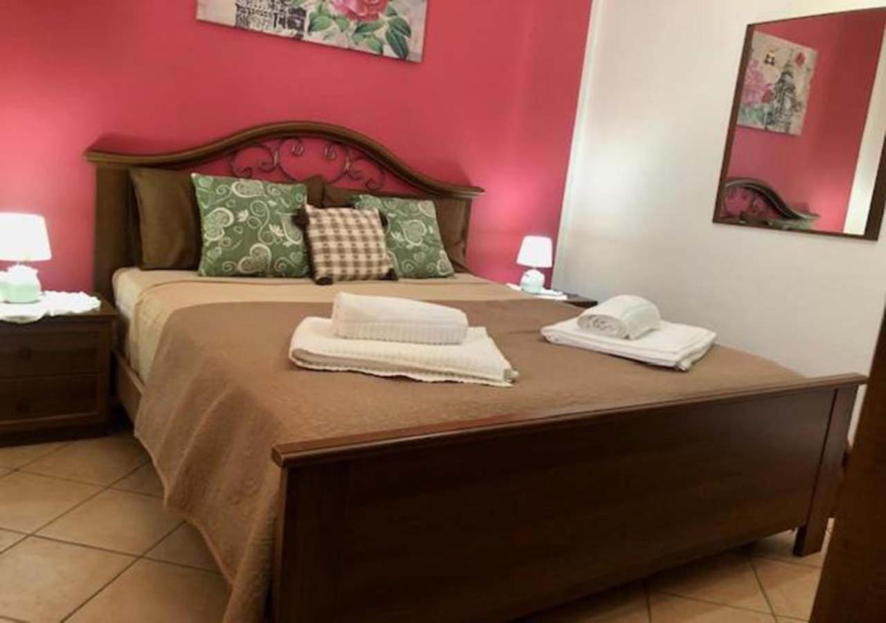 Odegos Appartamento Matilda Roca Luaran gambar