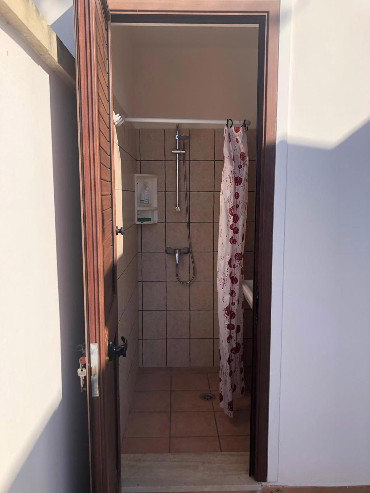 Odegos Appartamento Matilda Roca Luaran gambar