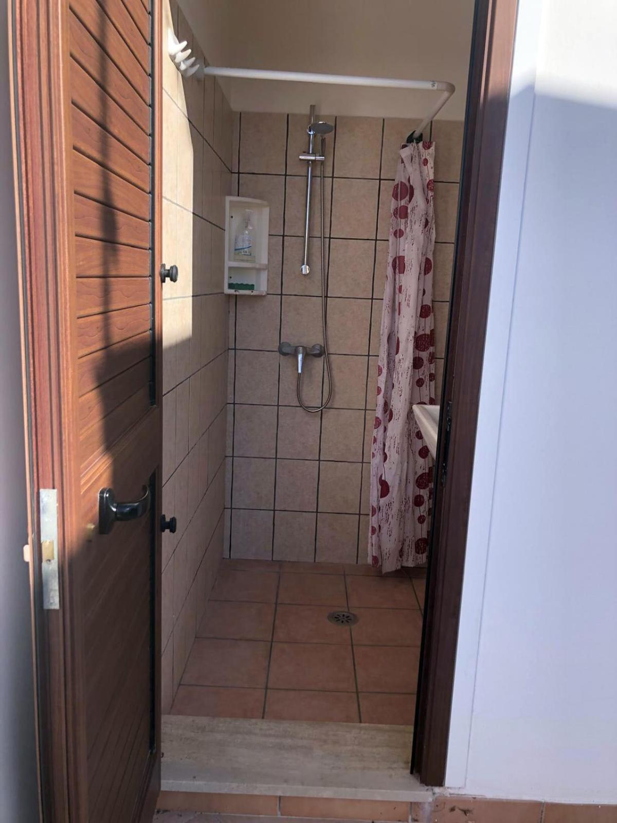 Odegos Appartamento Matilda Roca Luaran gambar