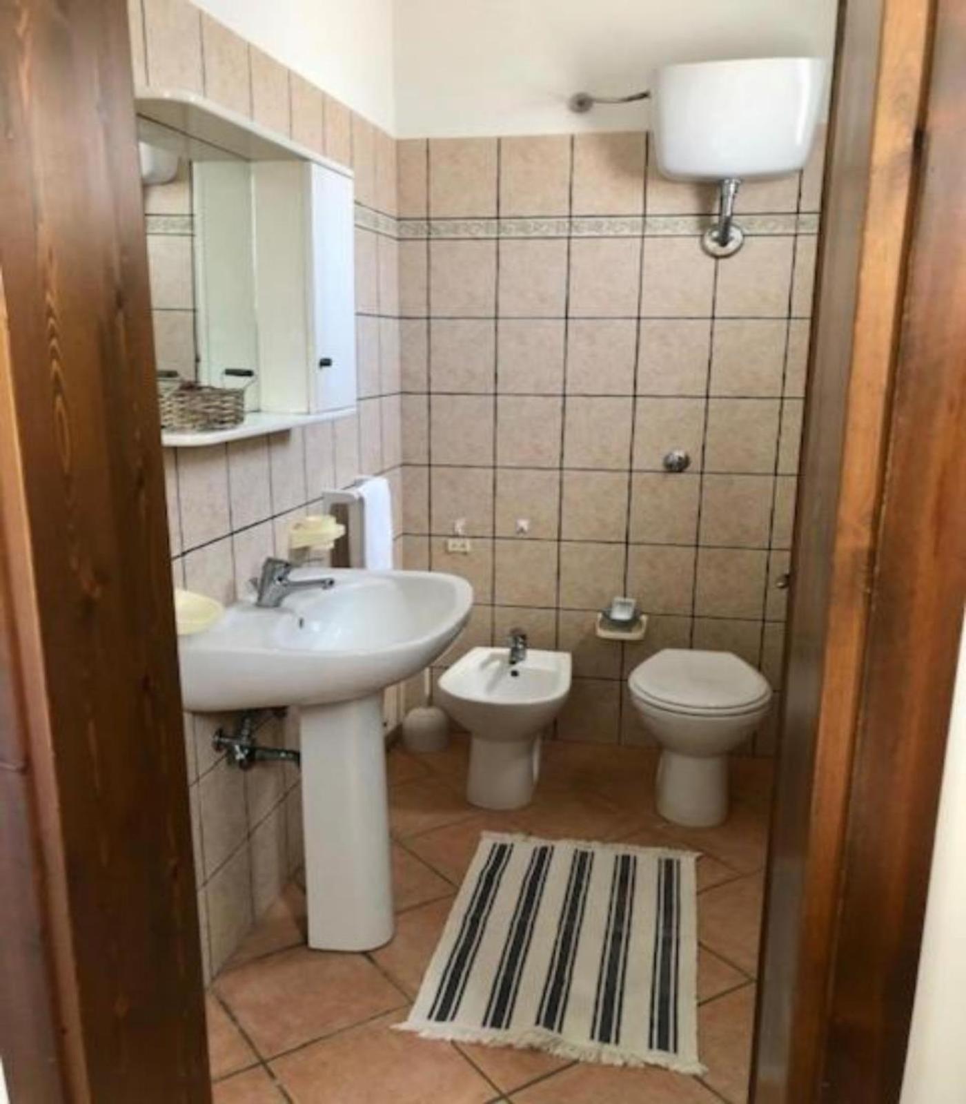 Odegos Appartamento Matilda Roca Luaran gambar